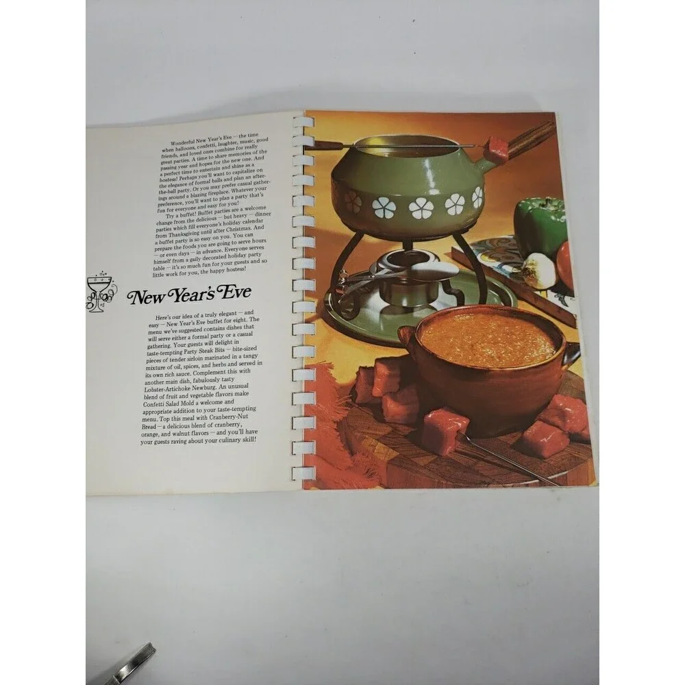 Holiday Cookbook Assemblies of God Women 900 Recipes for All Holidays VTG 1971